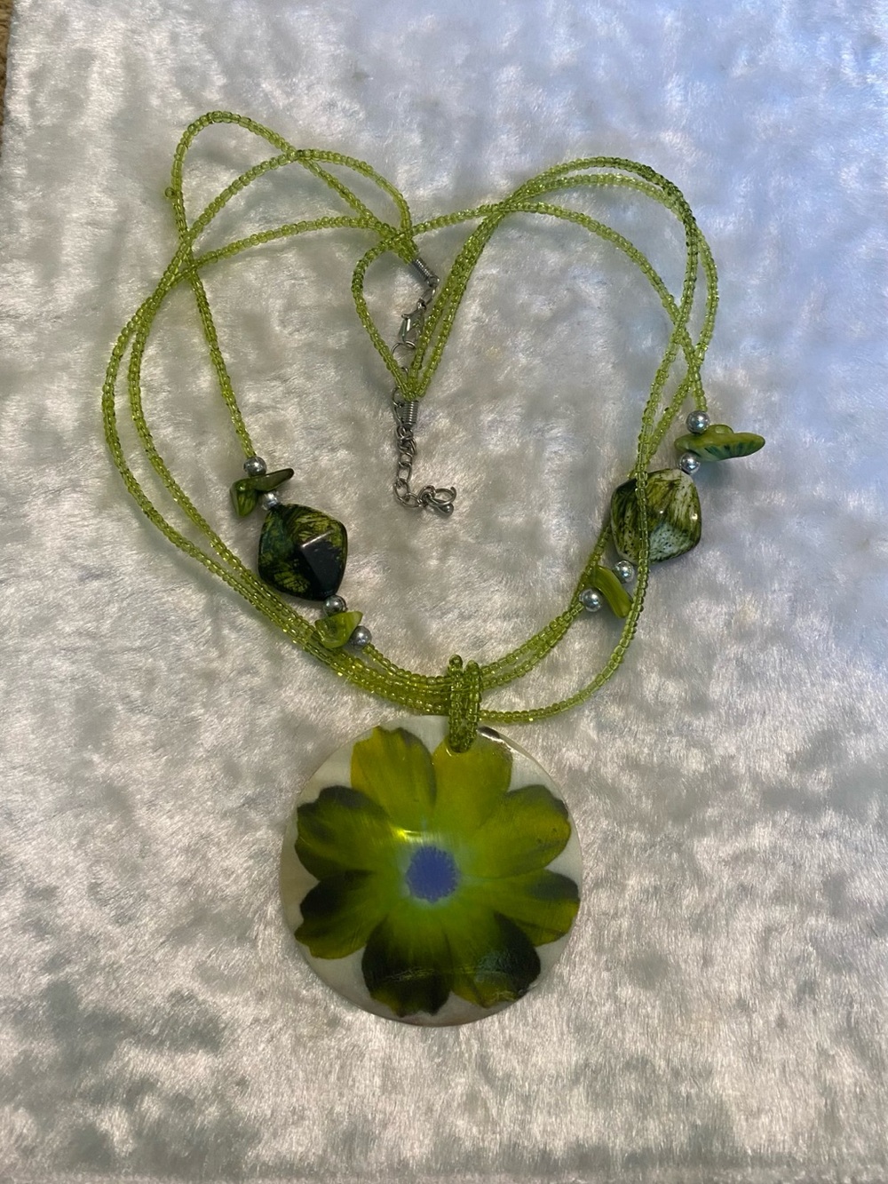 🍀Green Floral Shell Pendant Necklace